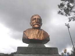  a bust statue of mister architect Daniel Hudson Burnham who designed burnham park in baguio city philippines